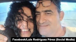 La prisionera política cubana Angélica Garrido junto a su esposo Luis Rodríguez Pérez.