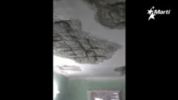 Techos en muy mal estado en edificio en peligro de derrumbe en Antilla Techos en muy mal estado en edificio en peligro de derrumbe en Antilla