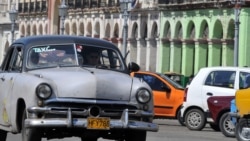Cubanos opinan sobre "indispensable" servicio de transportistas privados Cubanos opinan sobre "indispensable" servicio de transportistas privados