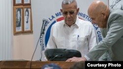 Luis G. Infante (izq.) sucede en el cargo a José Luis Rodríguez (der.) Foto de Wenceslao Cruz/Facebook.