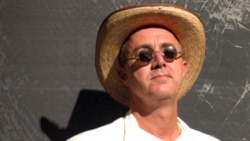 1800 Online con el guionista y director de cine cubano, Juan Carlos Cremata. 1800 Online con el guionista y director de cine cubano, Juan Carlos Cremata.