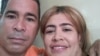 El pastor cubano Lorenzo Rosales Fajardo junto a su esposa Marilidegnis Carballo.