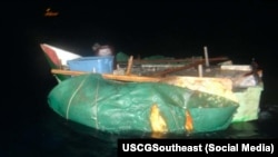 Embarcación interceptada por la Guardia Costera.