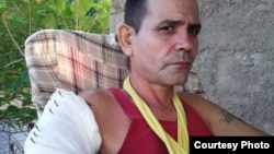 Cristian Pérez Carmenate, en su vivienda de Las Tunas.