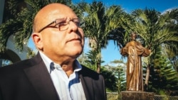 Laico Dagoberto Valdés habla a los cubanos por Radio Martí Laico Dagoberto Valdés habla a los cubanos por Radio Martí