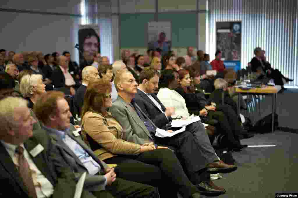 Vista general de asistentes a la reunión.