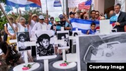 Homenaje a las víctimas del remolcador 13 de marzo, donde murieron 10 niños.