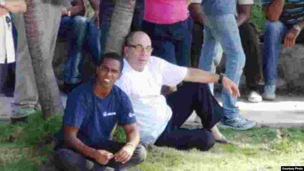 Lía Villares muestra en twitpic imágenes de lo que ocurre frente a sede de Estado de Sats