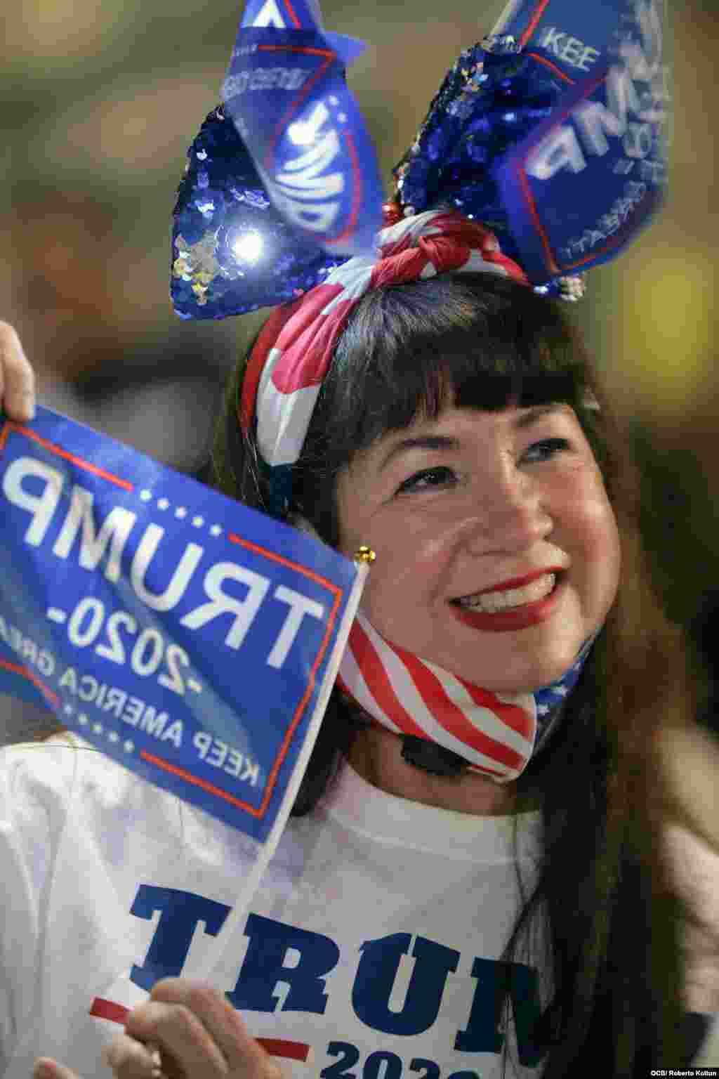 Cubanos se manifiestan dando la victoria a la reelección de Donald Trump.