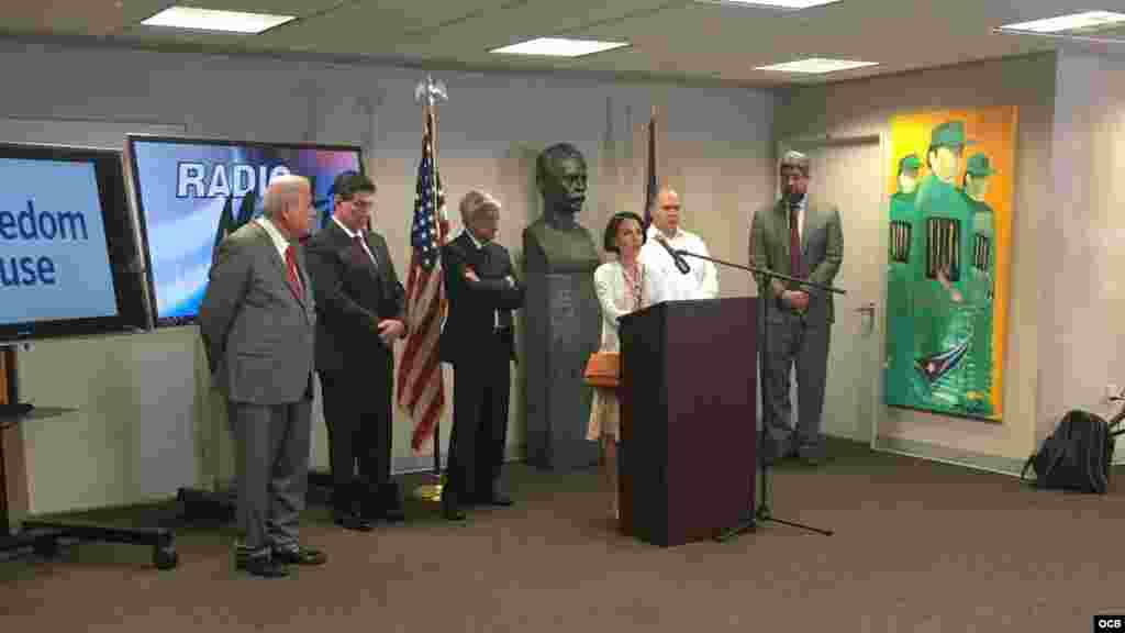 Omara Ruiz Urquiola, hermana del científico cubano Ariel Ruiz.