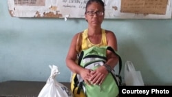 Lucinda González, en unas de las ocasiones en que ha ido a visitar a Silverio Portal a prisión, y no le han permitido verlo.