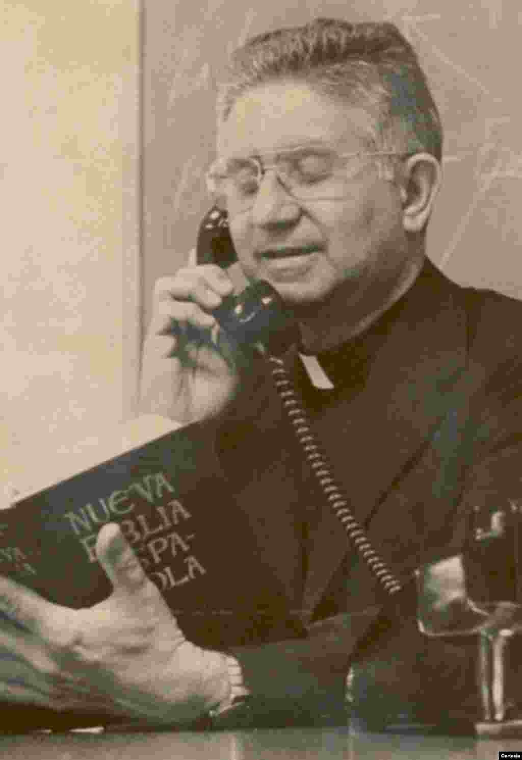 A pesar de su retiro oficial, Román siguió predicando en el Santuario de la Caridad. El miércoles en la noche tenía previsto dictar un clase de catecismo y al ver que no llegaba, fueron a buscarlo a su casa. Lo encontraron desm