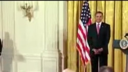 Roberto González Echevarría condecorado por el presidente Obama con la Medalla Nacional de Humanidades Roberto González Echevarría condecorado por el presidente Obama con la Medalla Nacional de Humanidades