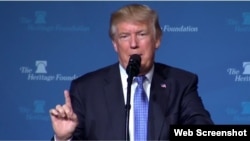 El presidente de EEUU, Donald Trump, habla ante los miembros de la Heritage Foundation.