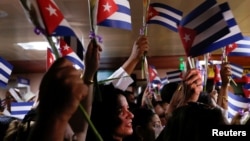 Médicos cubanos retornan a la isla desde Bolivia.