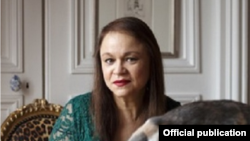 Zoe Valdés en la foto de promoción de la Feria del Libro de Buenos Aires.