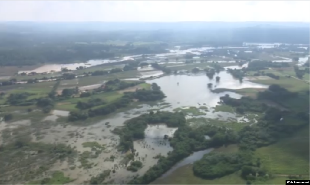  Imágenes de inundaciones en el río Cuyaguateje en  Pinar del Río  tras intensas lluvias / Captura de Pantalla de video TelePinar.