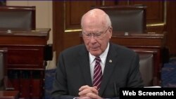El senador demócrata estadounidense Patrick Leahy en su discurso ante el Senado sobre las restricciones de viajes no familiares a Cuba.