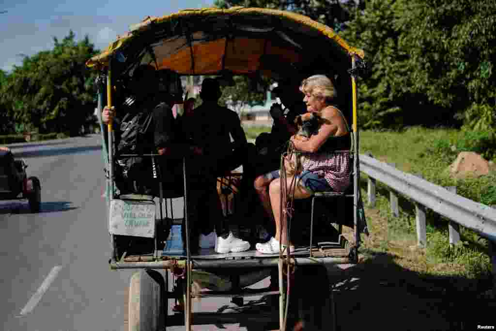Un carretón tirado por caballos, transporte urbano en Pinar del Río, Cuba. (REUTERS/Alexandre Meneghini)