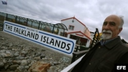 Con alma de aventurero y por esos destinos de la vida, Cordeiro, es el único gallego que reside en las islas Malvinas, donde votó en el reciente referendo en el que apoyó el "si" a la soberanía británica del archipiélago.