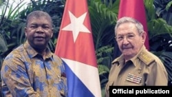 João Lourenço y Raúl Castro.