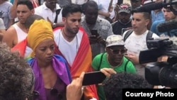 Yasmani Pérez Llorente, durante la marcha gay celebrada en La Habana.