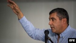 El exministro venezolano de Interior Miguel Rodríguez Torres habla durante una reunión del Movimiento Amplio Desafío de Todos hoy, martes 13 de marzo de 2018, en Caracas (Venezuela).