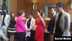 La congresista Amy Klobuchar recibió a los empresarios cubanos. Foto EngageCuba