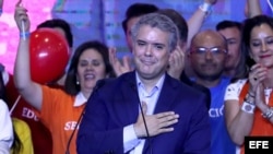 Iván Duque, candidato del partido uribista, Centro Democrático, ganó las elecciones este domingo 17 de junio en segunda vuelta.