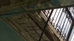 Familias regresan a edificio en peligro de derrumbe Familias regresan a edificio en peligro de derrumbe