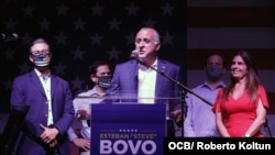 El alcalde de Hialeah, Esteban Bovo, durante una campaña política.