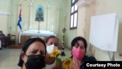 Familiares de presos del 11J en protesta de San Antonio de los Baños asisten a misa para pedir por su liberación.