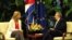 Imagen de la reunión sostenida entre Raúl Castro y la jefa de la diplomacia de la Unión Europea, Federica Mogherini.