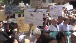 Con antimotines y escopetas de bombas lacrimógenas impidieron que médicos llegaran a Miraflores Con antimotines y escopetas de bombas lacrimógenas impidieron que médicos llegaran a Miraflores