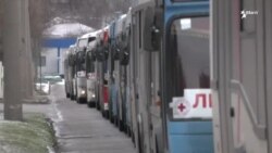 Autobuses a la espera en Mariupol mientras se detienen las evacuaciones de civiles Autobuses a la espera en Mariupol mientras se detienen las evacuaciones de civiles