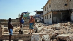 Vecinos protestan en Cojímar por peligro de derrumbe Vecinos protestan en Cojímar por peligro de derrumbe