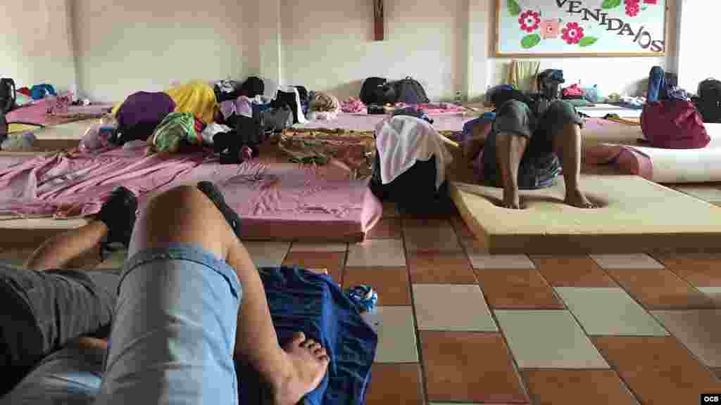 Cubanos en el poblado La Cruz, cercano a la frontera con Nicaragua.