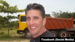 Yaser García López.