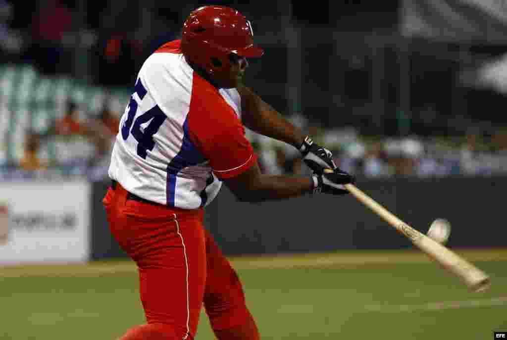 Alfredo Despaigne, uno de los peloteros que más se destacó en la novena cubana durante la Serie del Caribe 2015. Despaigne, al igual que Cepeda y Gourriel, no pudieron cobrar el dinero asignado a los jugadores que integraron el equipo Todos Estrellas de la Serie del Caribe 2015, por regulaciones de la Oficina de Control de Bienes Extranjeros de Estados Unidos (OFAC) .  