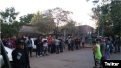 Enfrentamiento de indios pemones con la Guardia Nacional Bolivariana en la frontera con Brasil.