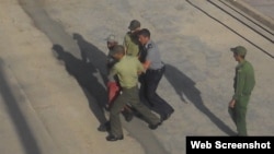 Foto de un arresto en Cuba.