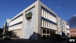 HAB02. LA HABANA (CUBA), 28/02/14.- Vista general del Museo Nacional de Bellas Artes hoy, viernes 28 de febrero de 2014, en La Habana (Cuba). El Consejo Nacional de Patrimonio Cultural (CNPC) confirmó hoy el robo de "un importante" grupo de piezas del almacén.