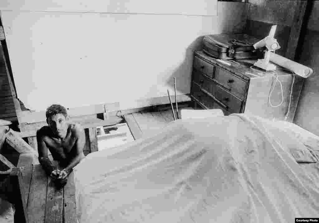 "Gente que no conocí", cubanos fotografiados por la artista Damaris Betancourt Peña en los años '90. Cortesía de la autora.