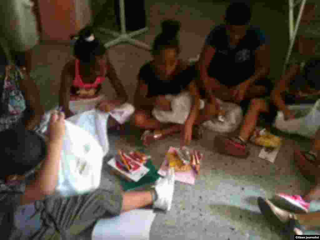 La actriz estadounidense Meryl Streep sonríe desde el podio hoy, martes 26 de julio de 2016, durante el segundo día de la Convención Nacional Demócrata, en el Wells Fargo Center de Filadelfia, Pensilvania (EE.UU.). La convención de cuatro días finalizará