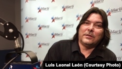 Regis Iglesias visita las instalaciones de Radio y Televisión Martí.