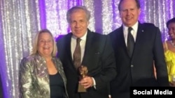 Almagro junto a Ileana Ros-Lehtinen y Lincoln Diaz-Balart. Tomado de @Almagro_OEA2015.