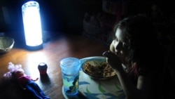 Se agravan las carencias y la atención en centros de salud debido a los prolongados apagones eléctricos en toda Cuba.
 Se agravan las carencias y la atención en centros de salud debido a los prolongados apagones eléctricos en toda Cuba.