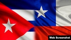 Las banderas de Chile y Cuba.