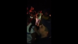 Cubanos graban a funcionario de inmigración Cubanos graban a funcionario de inmigración