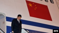 Archivo - Xi Jinping, arriba a La Habana, Cuba el sábado 4 de junio de 2011, en una visita oficial.